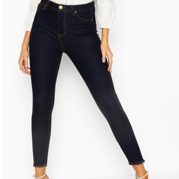 Frayed Hem Skinny Jeans - Picture 2 of 3